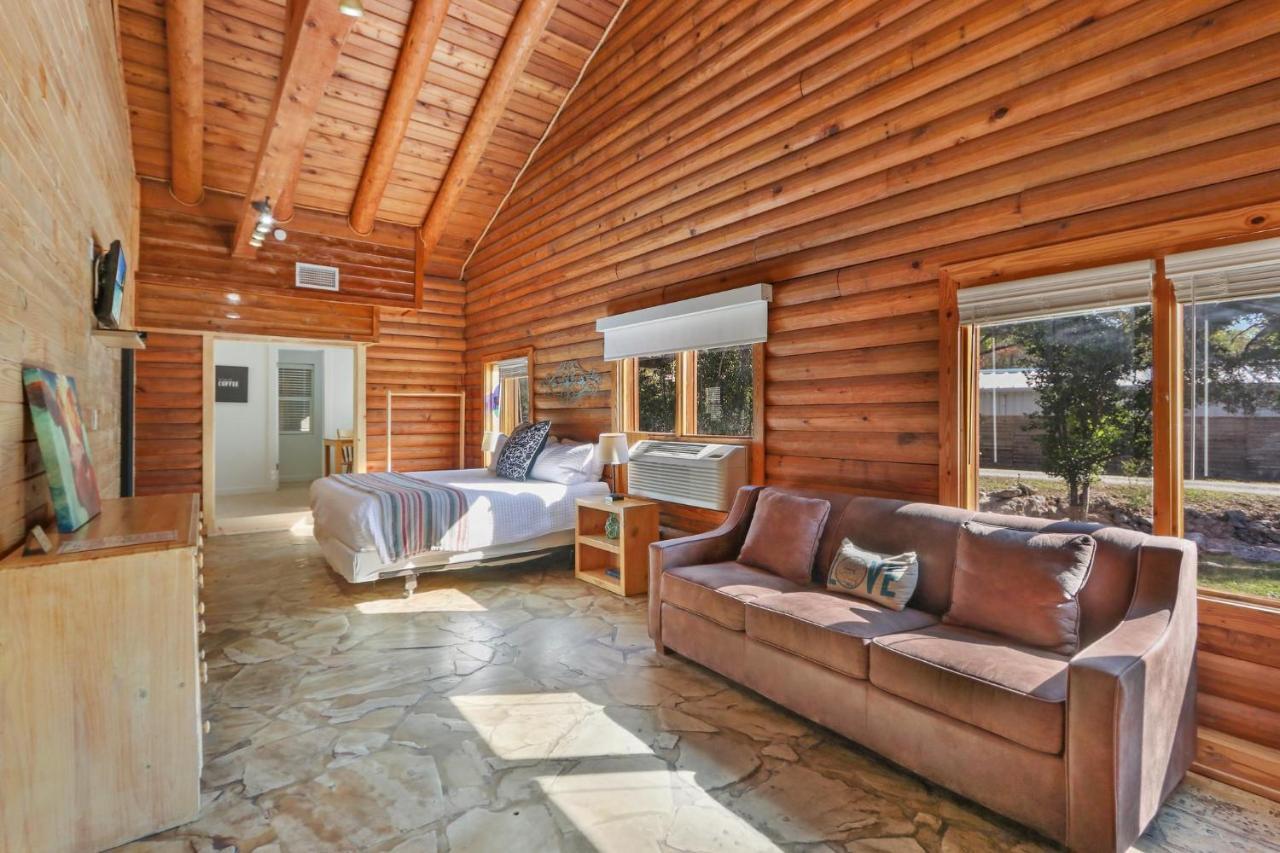 Wimberley Log Cabins Resort And Suites- Unit 4 מראה חיצוני תמונה